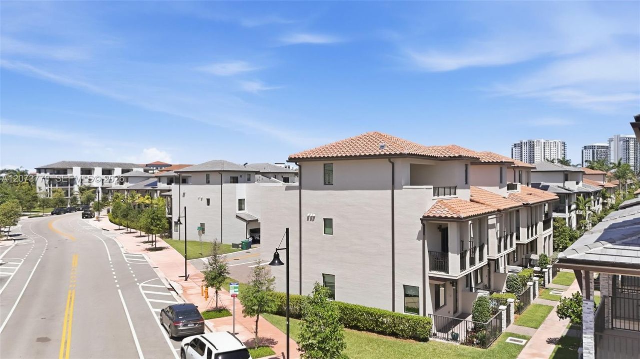For Rent: $4,650 (3 beds, 2 baths, 1979 Square Feet)