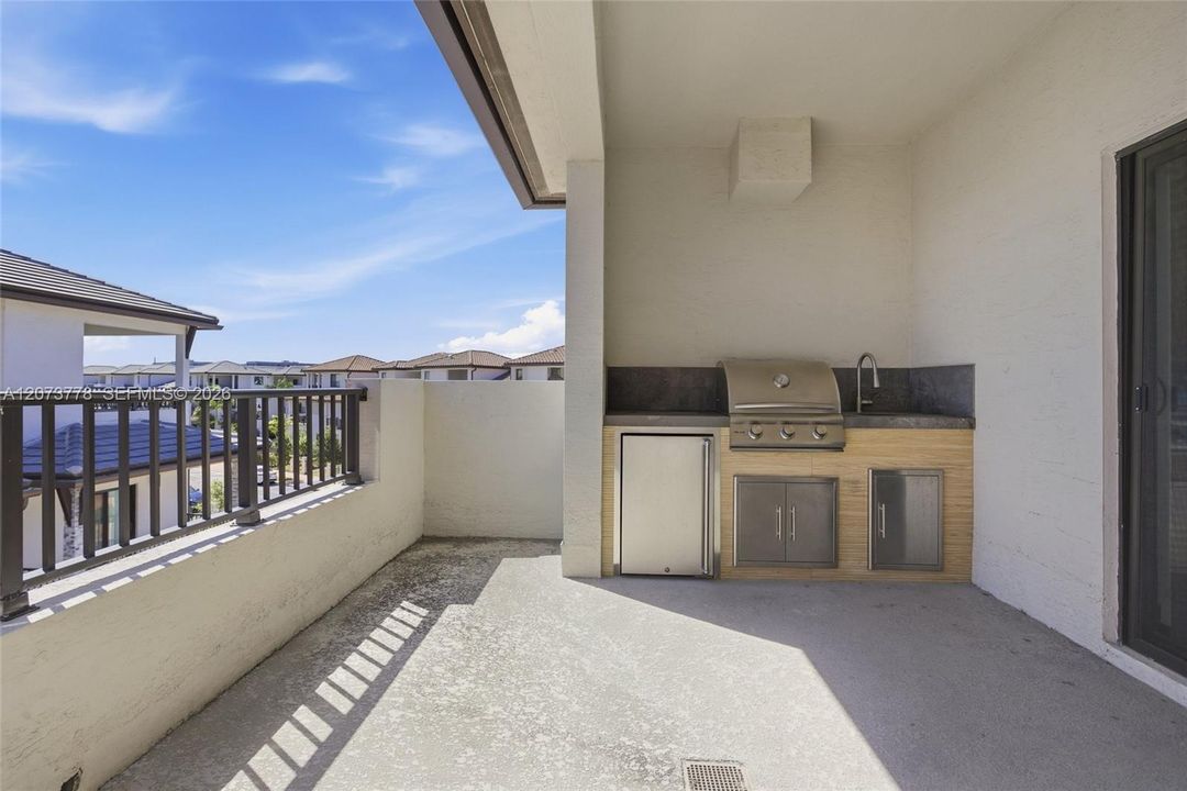 For Rent: $4,650 (3 beds, 2 baths, 1979 Square Feet)