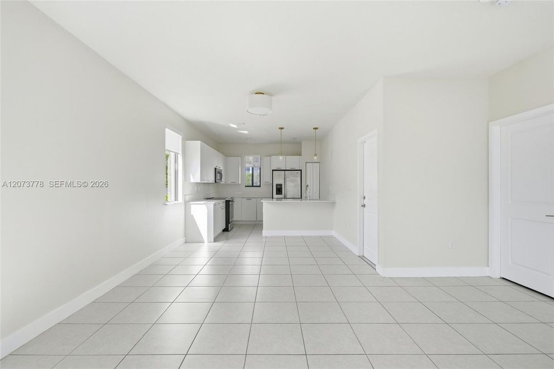 For Rent: $4,650 (3 beds, 2 baths, 1979 Square Feet)