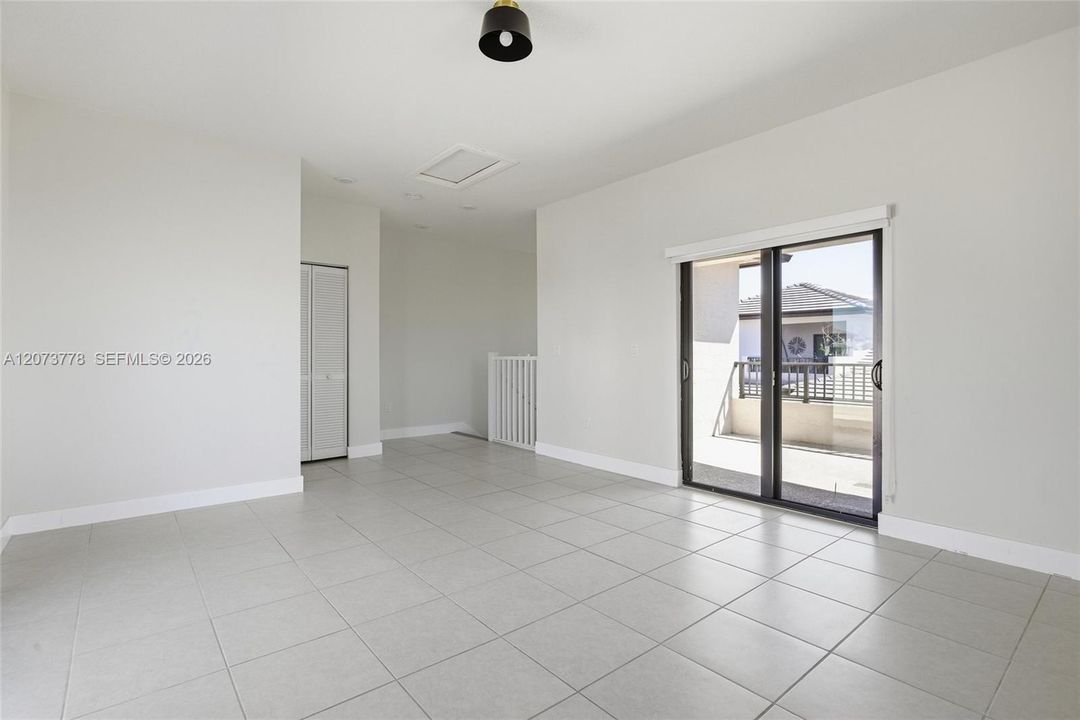 For Rent: $4,650 (3 beds, 2 baths, 1979 Square Feet)
