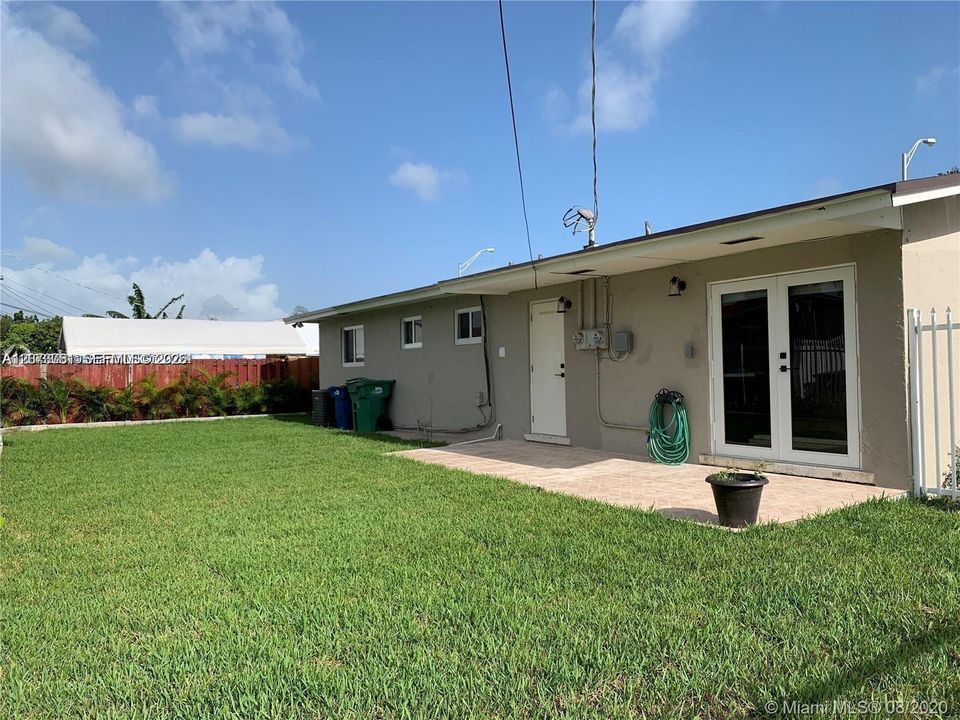For Rent: $3,200 (3 beds, 2 baths, 1500 Square Feet)