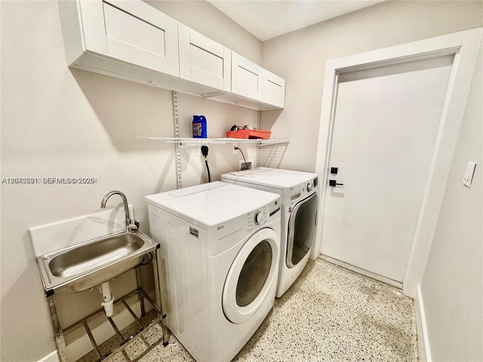 For Rent: $3,200 (3 beds, 2 baths, 1500 Square Feet)