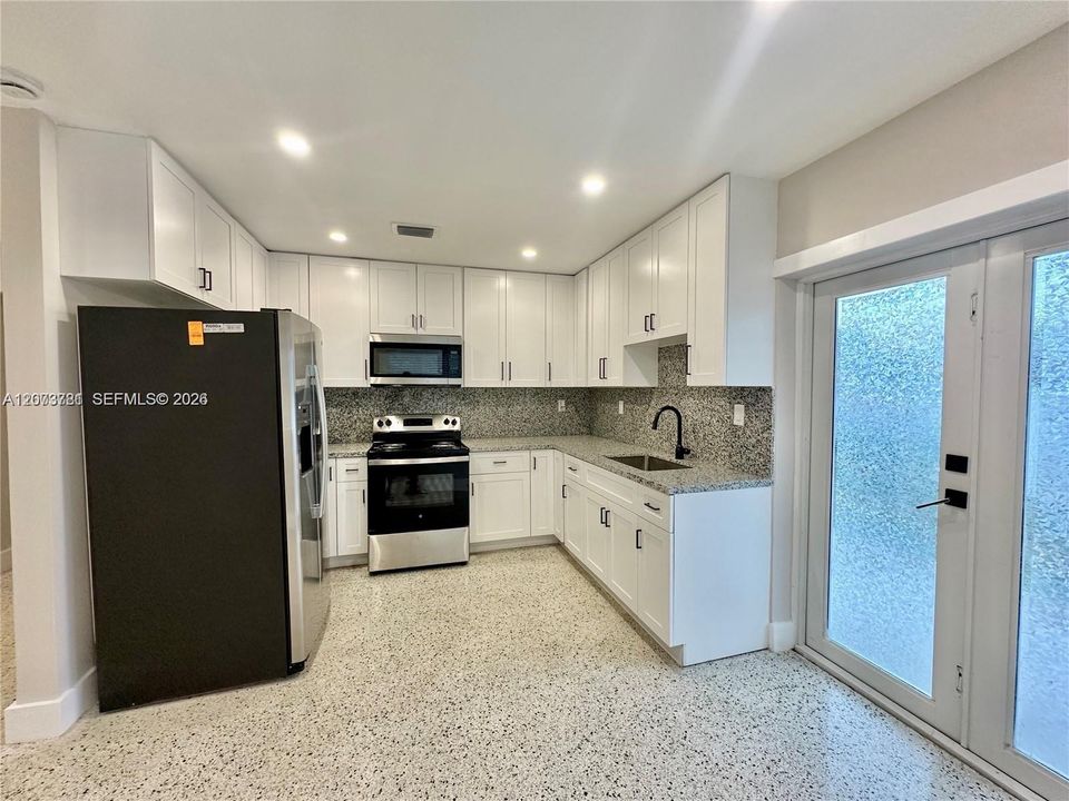 For Rent: $3,200 (3 beds, 2 baths, 1500 Square Feet)