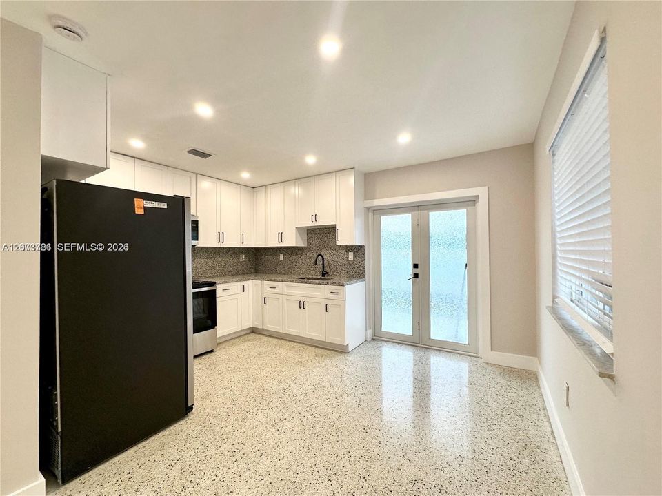 For Rent: $3,200 (3 beds, 2 baths, 1500 Square Feet)