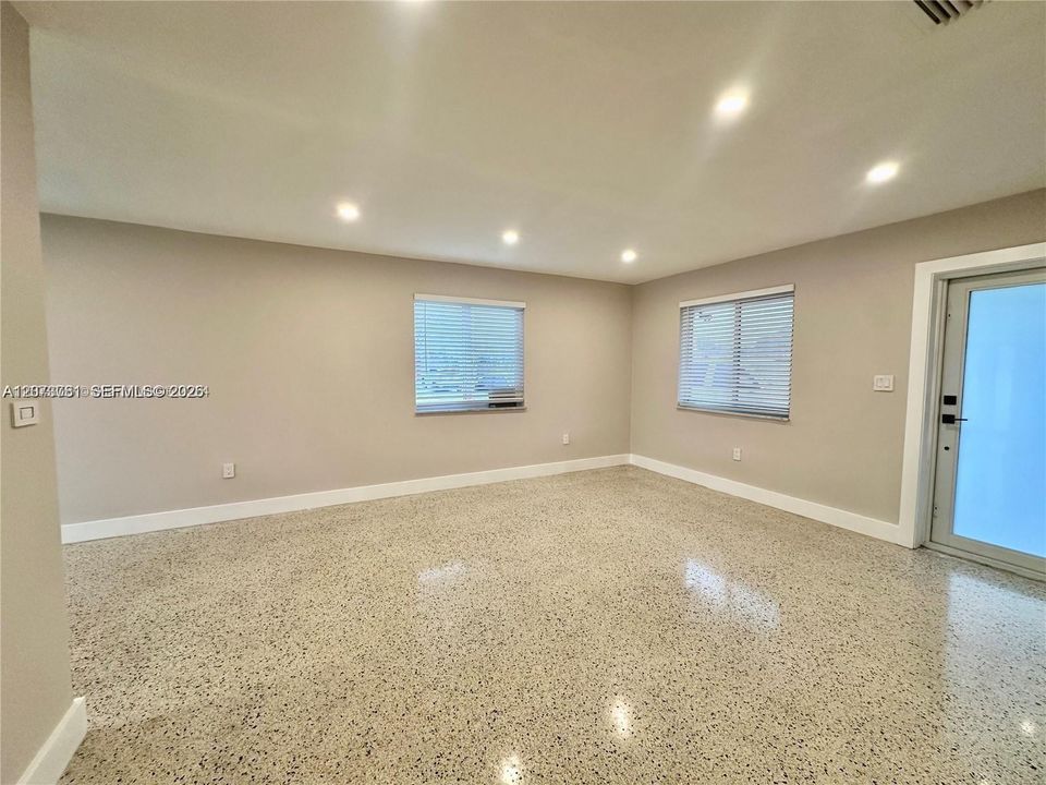 For Rent: $3,200 (3 beds, 2 baths, 1500 Square Feet)