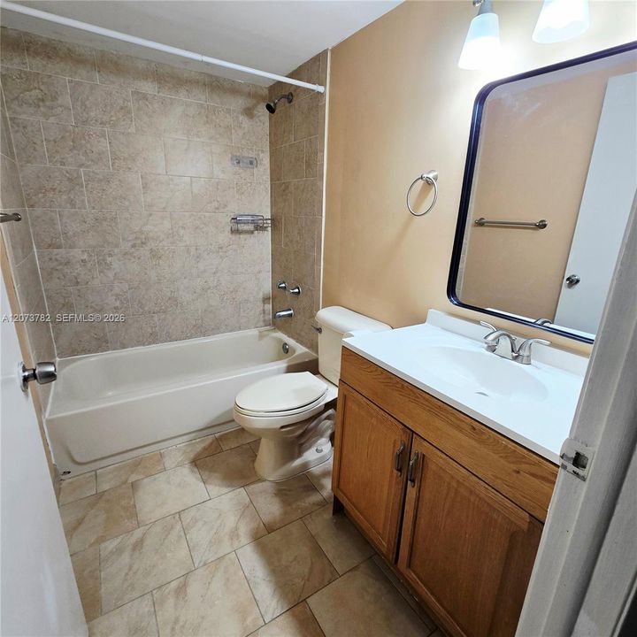 For Rent: $2,400 (2 beds, 2 baths, 910 Square Feet)