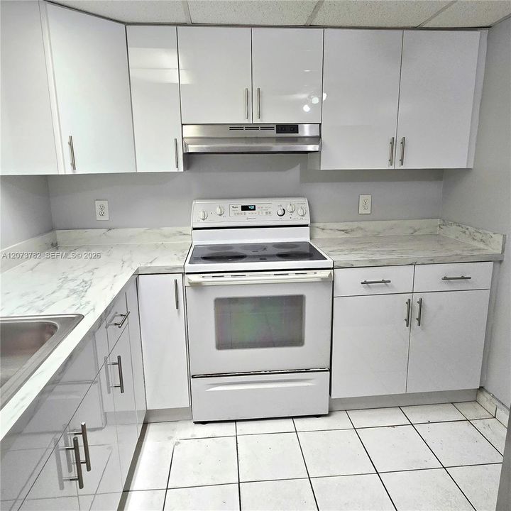 For Rent: $2,400 (2 beds, 2 baths, 910 Square Feet)