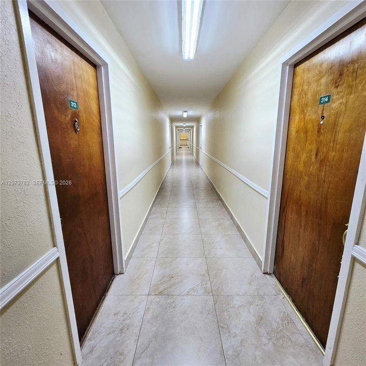 For Rent: $2,400 (2 beds, 2 baths, 910 Square Feet)