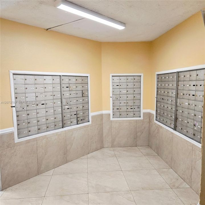 For Rent: $2,400 (2 beds, 2 baths, 910 Square Feet)