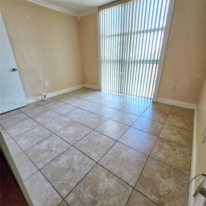 For Rent: $2,400 (2 beds, 2 baths, 910 Square Feet)
