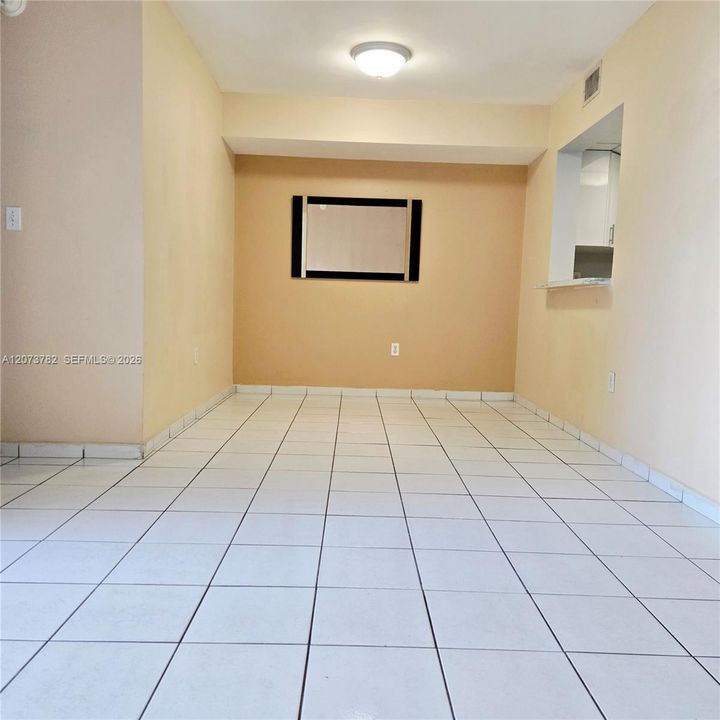 For Rent: $2,400 (2 beds, 2 baths, 910 Square Feet)