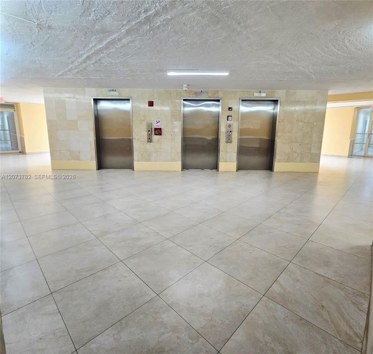 For Rent: $2,400 (2 beds, 2 baths, 910 Square Feet)
