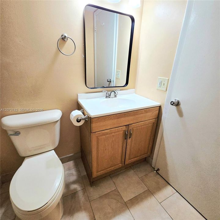 For Rent: $2,400 (2 beds, 2 baths, 910 Square Feet)
