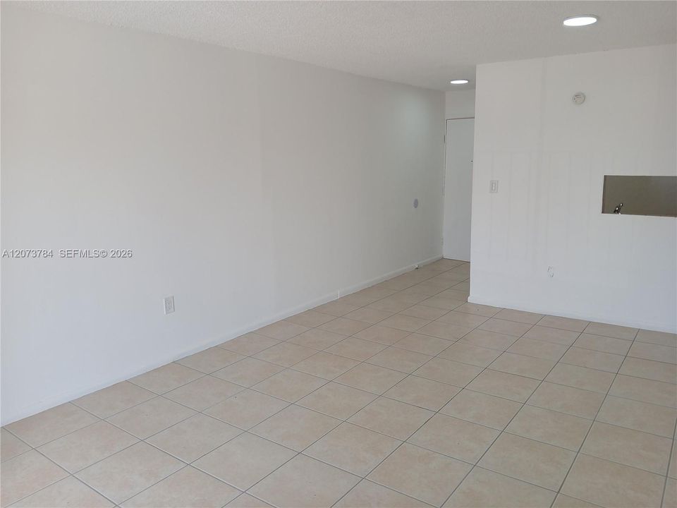 For Rent: $1,650 (1 beds, 1 baths, 575 Square Feet)