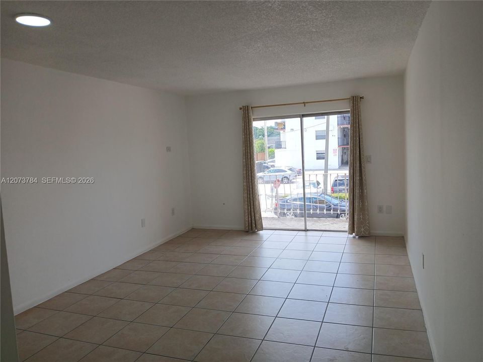 For Rent: $1,650 (1 beds, 1 baths, 575 Square Feet)