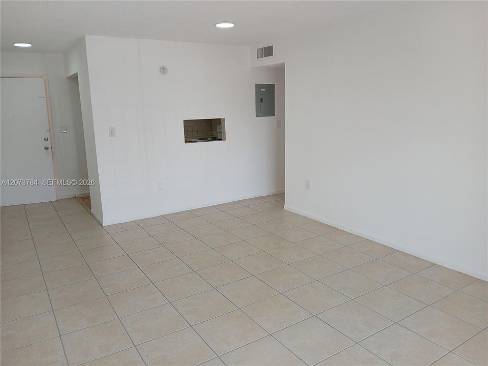For Rent: $1,650 (1 beds, 1 baths, 575 Square Feet)