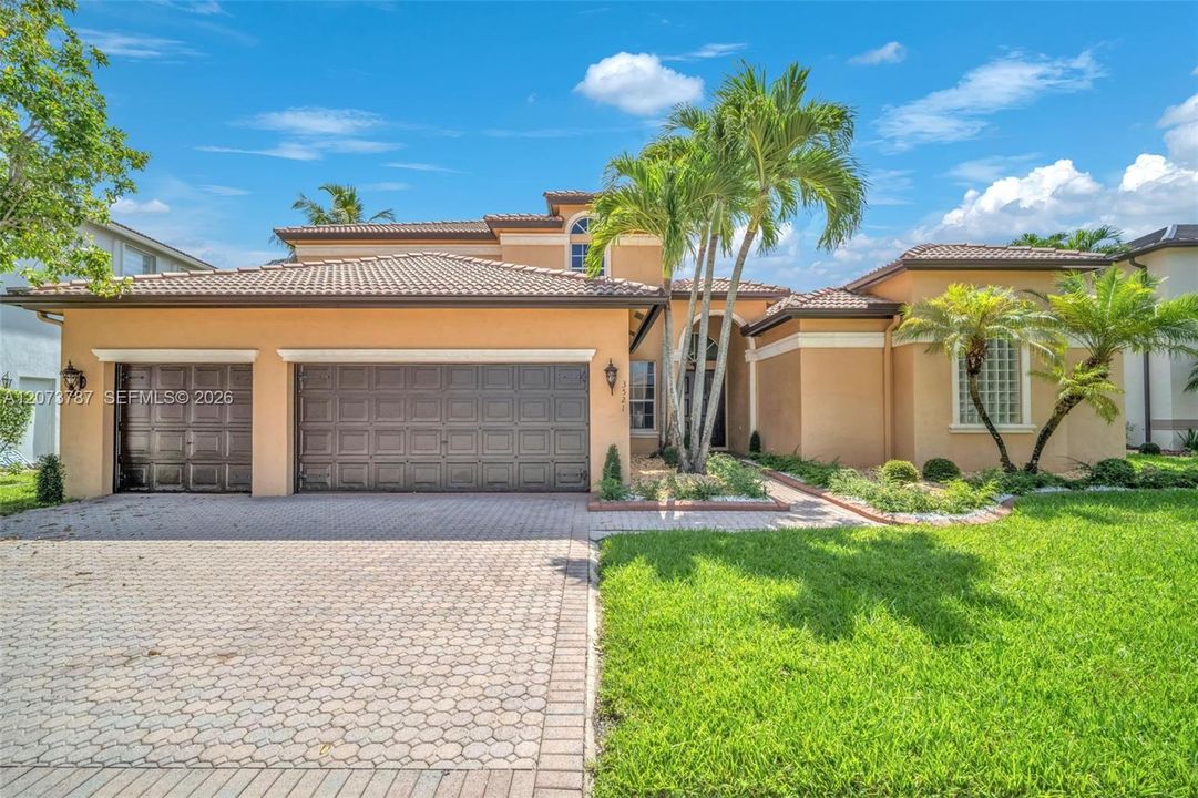 For Sale: $1,217,402 (5 beds, 3 baths, 3526 Square Feet)
