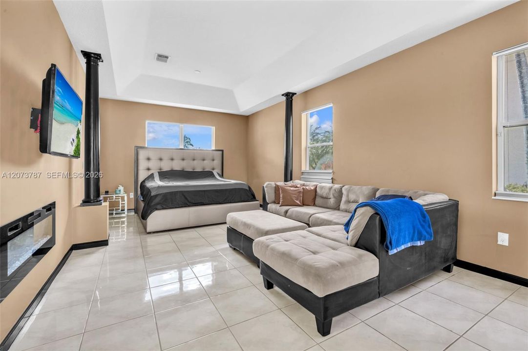 For Sale: $1,217,402 (5 beds, 3 baths, 3526 Square Feet)