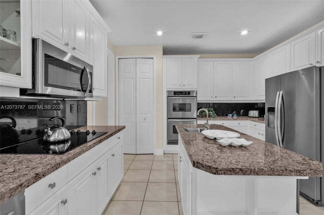 For Sale: $1,217,402 (5 beds, 3 baths, 3526 Square Feet)