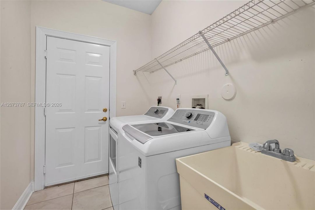 For Sale: $1,217,402 (5 beds, 3 baths, 3526 Square Feet)