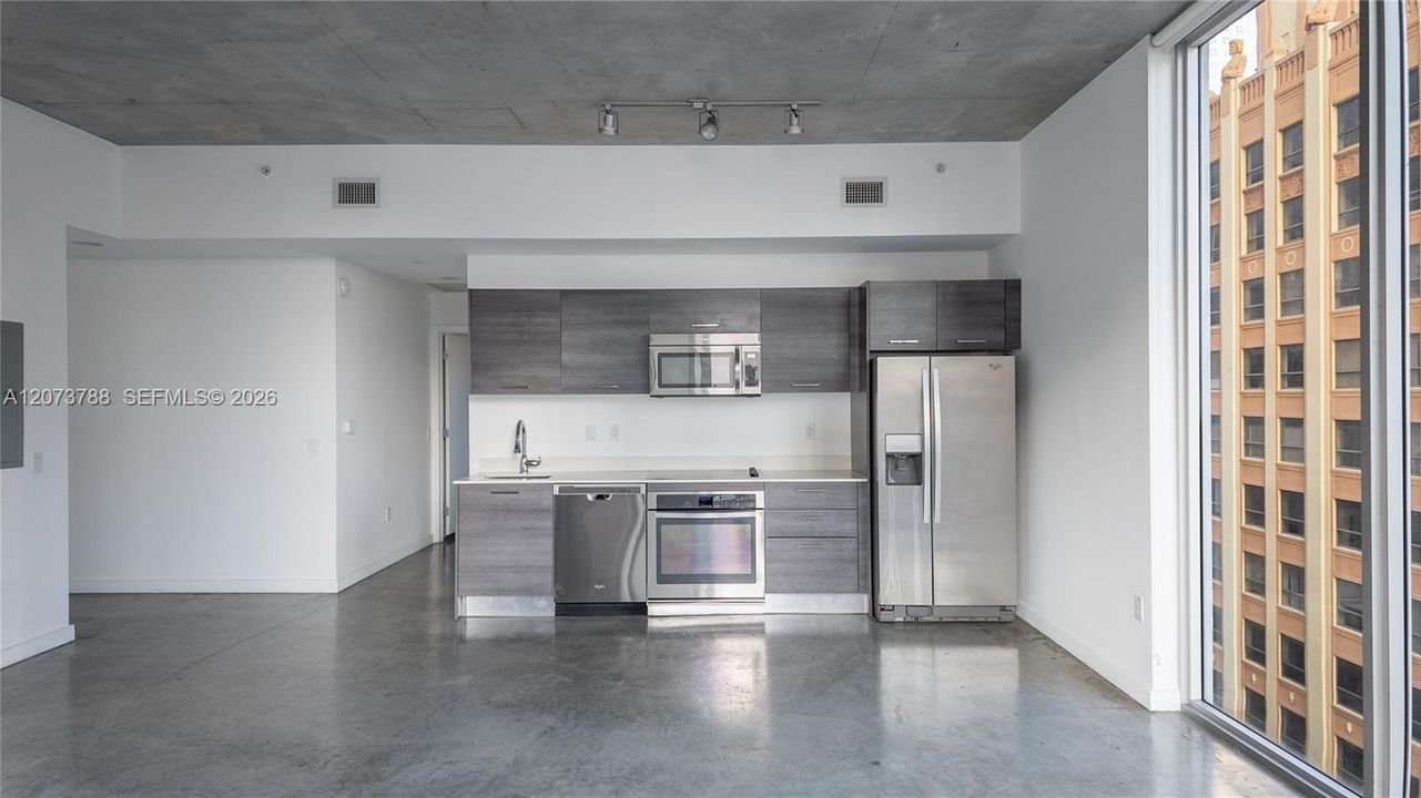 For Sale: $415,000 (2 beds, 2 baths, 791 Square Feet)
