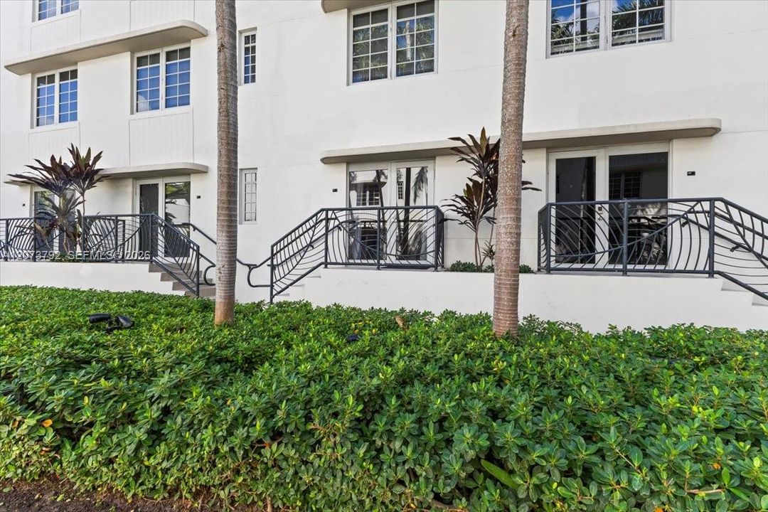 For Rent: $3,000 (1 beds, 1 baths, 651 Square Feet)