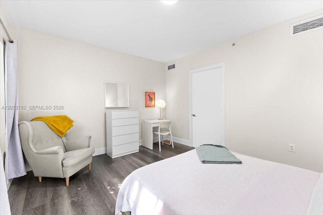 For Rent: $3,000 (1 beds, 1 baths, 651 Square Feet)