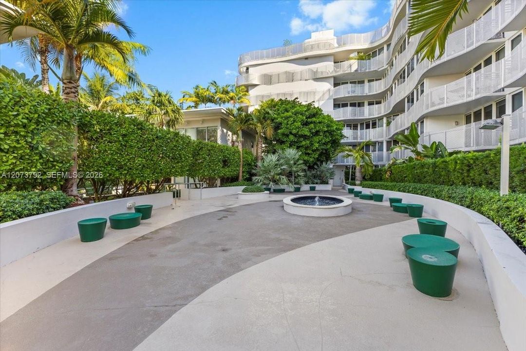 For Rent: $3,000 (1 beds, 1 baths, 651 Square Feet)