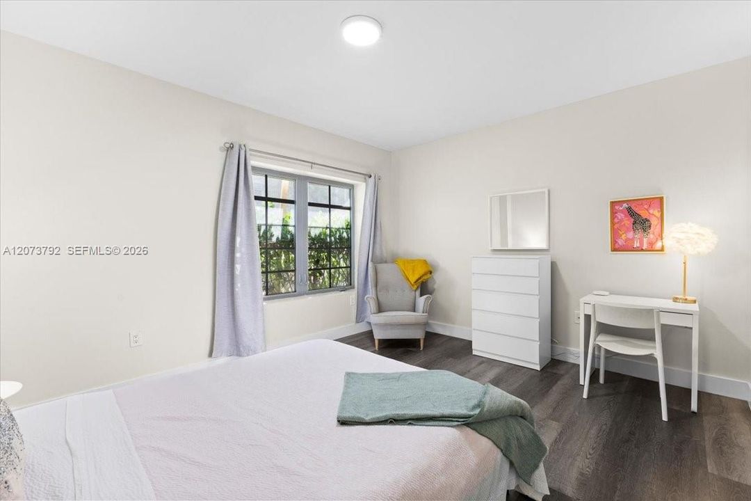 For Rent: $3,000 (1 beds, 1 baths, 651 Square Feet)