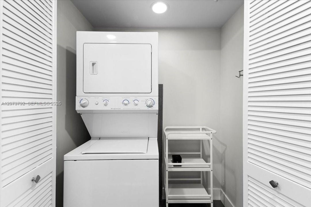 For Rent: $3,000 (1 beds, 1 baths, 651 Square Feet)