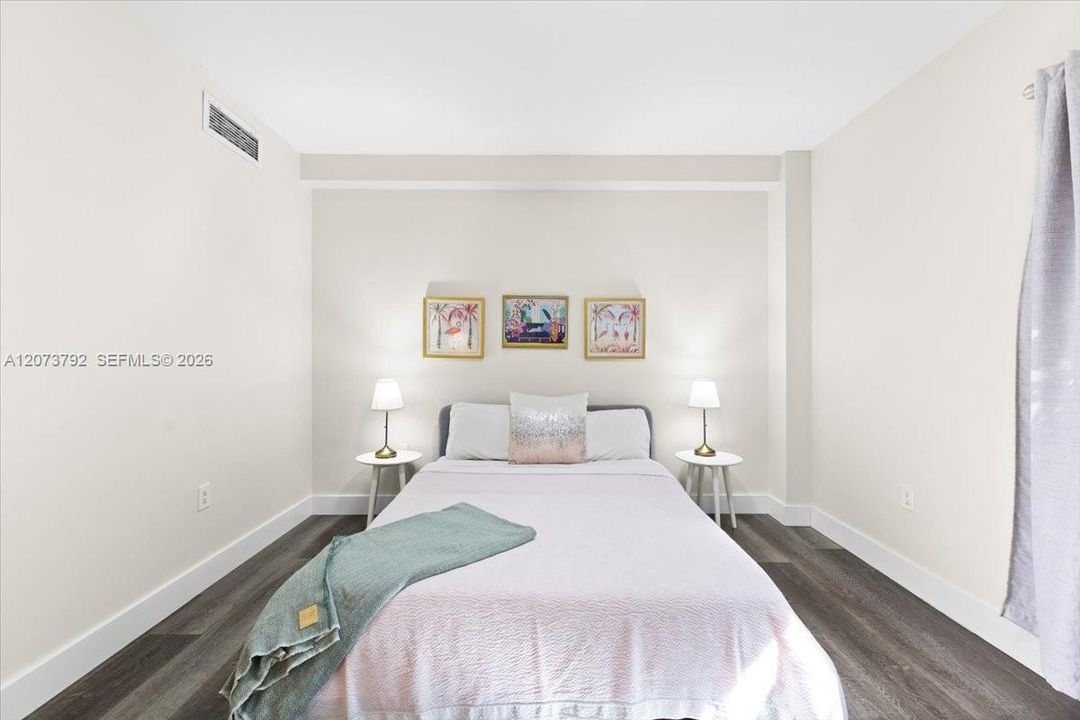 For Rent: $3,000 (1 beds, 1 baths, 651 Square Feet)