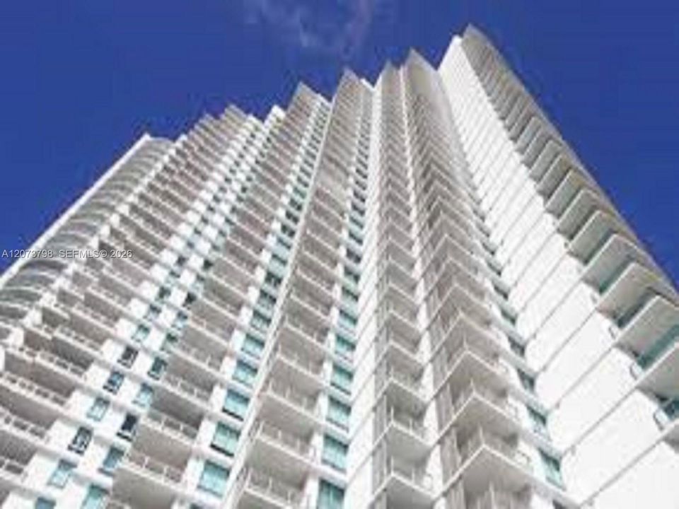 合同活跃: $2,750 (1 贝兹, 1 浴室, 704 平方英尺)