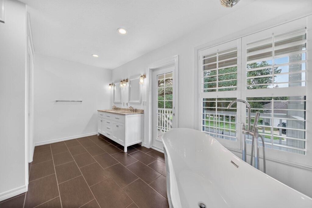 primarybath1.jpg-SMALL