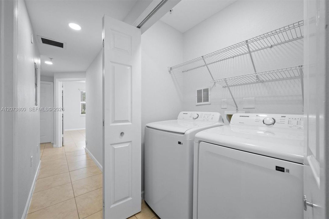En Venta: $399,900 (3 camas, 2 baños, 1207 Pies cuadrados)