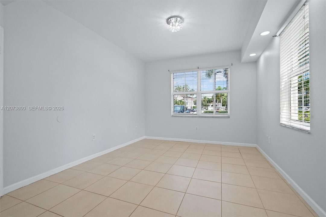 En Venta: $399,900 (3 camas, 2 baños, 1207 Pies cuadrados)