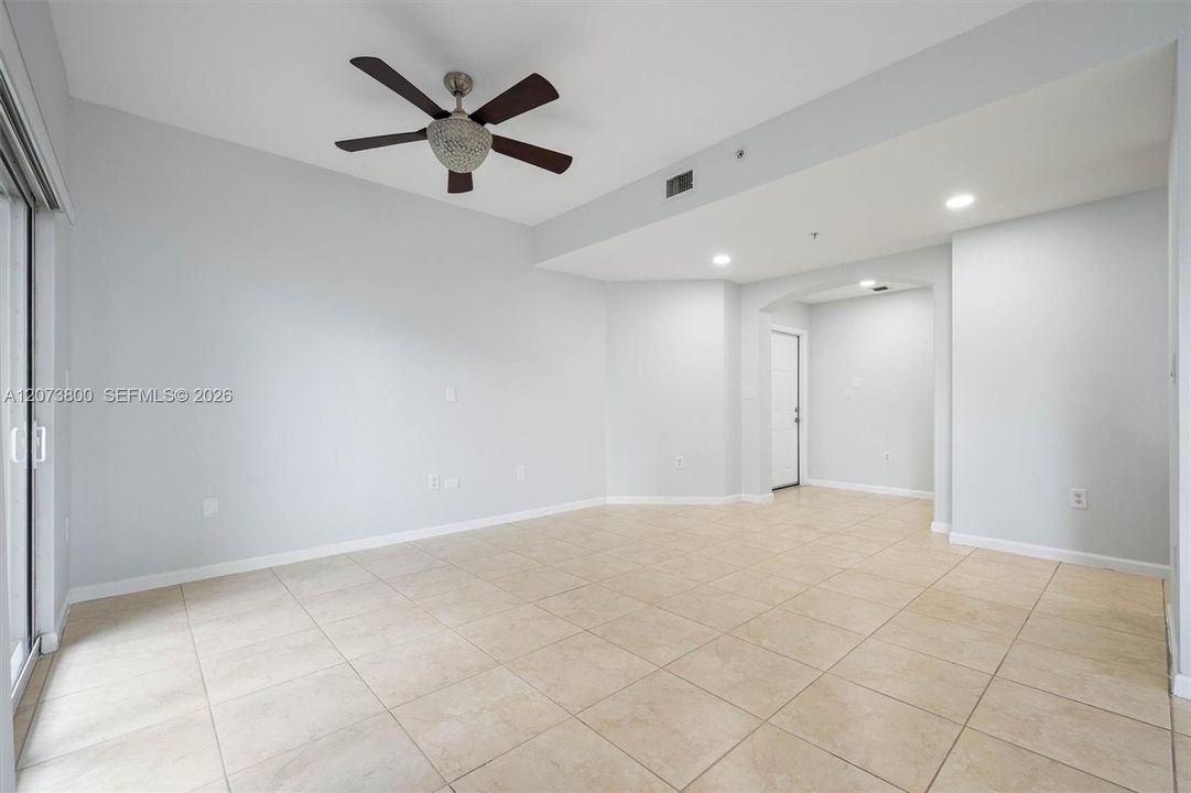 En Venta: $399,900 (3 camas, 2 baños, 1207 Pies cuadrados)