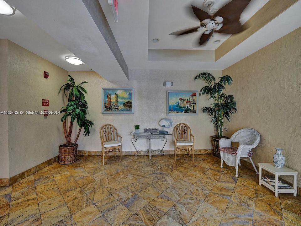 For Rent: $2,750 (2 beds, 1 baths, 840 Square Feet)
