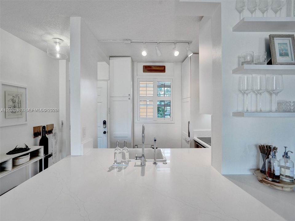 For Rent: $2,750 (2 beds, 1 baths, 840 Square Feet)