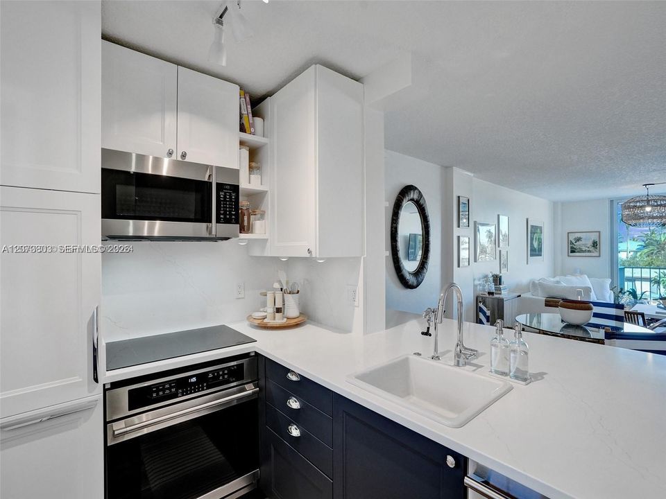 For Rent: $2,750 (2 beds, 1 baths, 840 Square Feet)