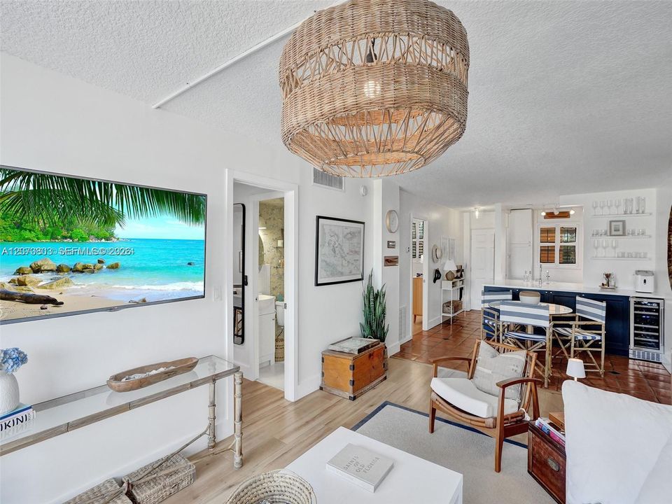 For Rent: $2,750 (2 beds, 1 baths, 840 Square Feet)