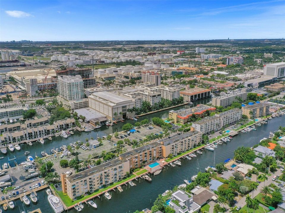 For Rent: $2,750 (2 beds, 1 baths, 840 Square Feet)