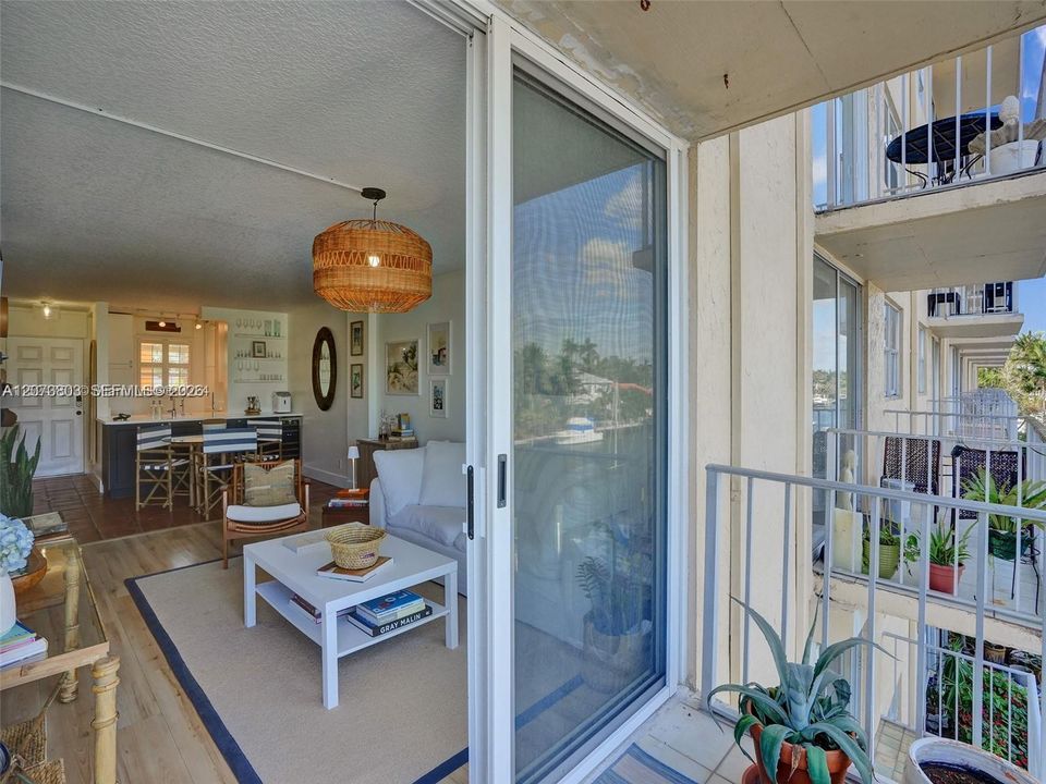 For Rent: $2,750 (2 beds, 1 baths, 840 Square Feet)
