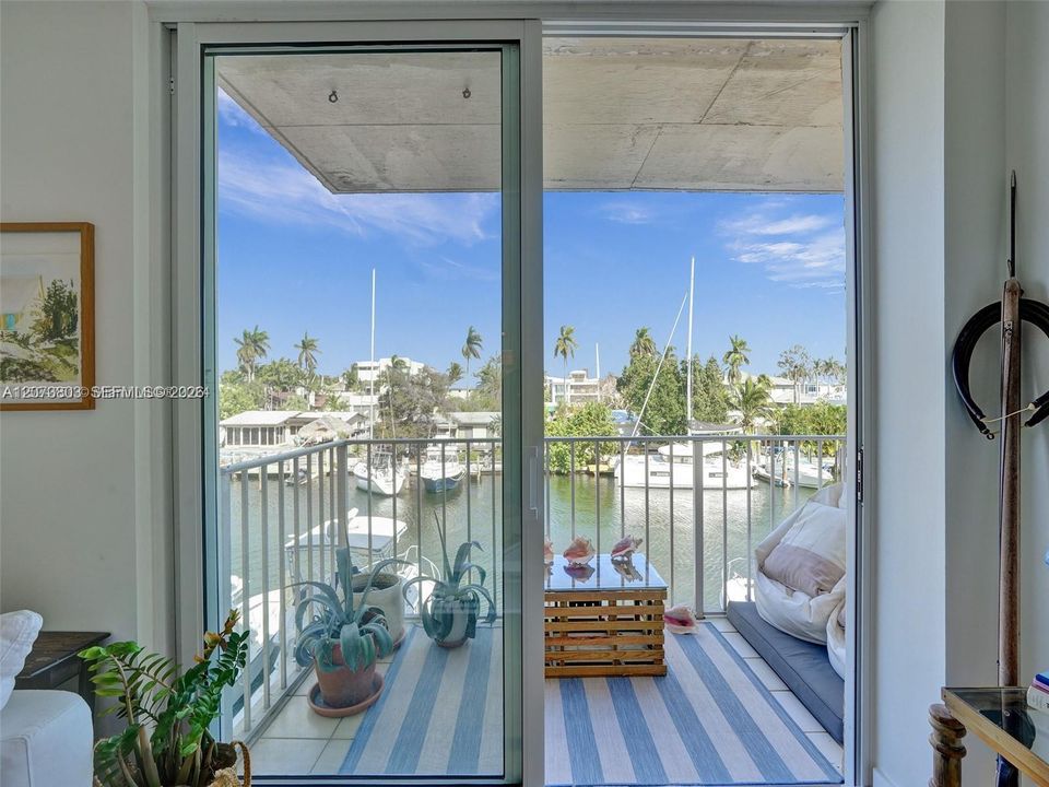 For Rent: $2,750 (2 beds, 1 baths, 840 Square Feet)