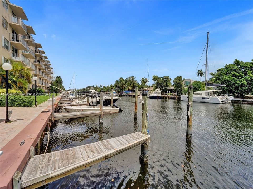 For Rent: $2,750 (2 beds, 1 baths, 840 Square Feet)