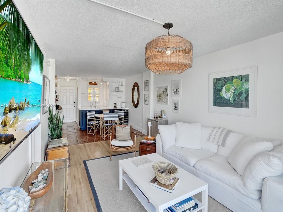 For Rent: $2,750 (2 beds, 1 baths, 840 Square Feet)