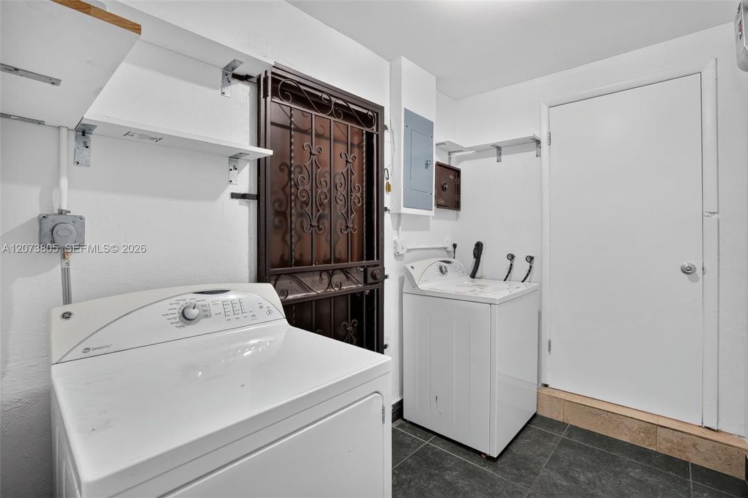 For Sale: $1,250,000 (4 beds, 3 baths, 2004 Square Feet)