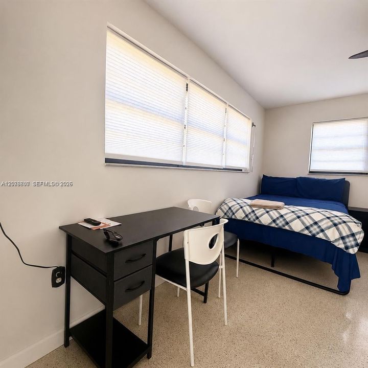 For Rent: $1,250 (0 beds, 1 baths, 1714 Square Feet)