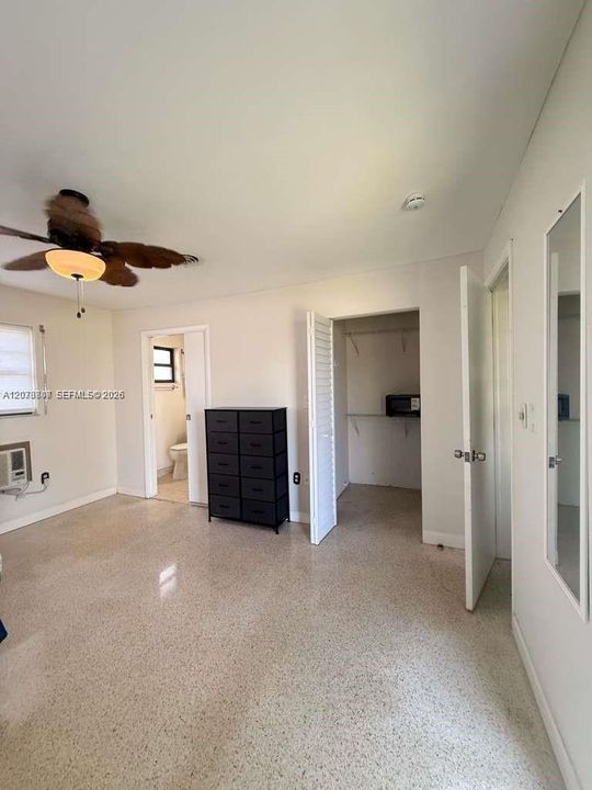 For Rent: $1,250 (0 beds, 1 baths, 1714 Square Feet)