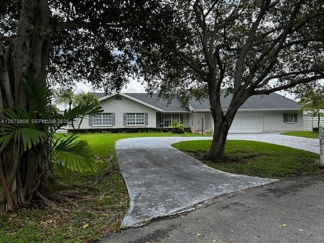 For Rent: $4,950 (4 beds, 2 baths, 3125 Square Feet)
