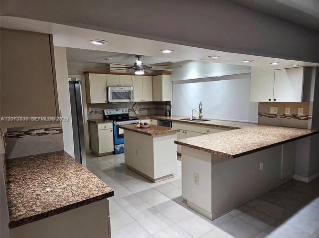 For Rent: $4,950 (4 beds, 2 baths, 3125 Square Feet)